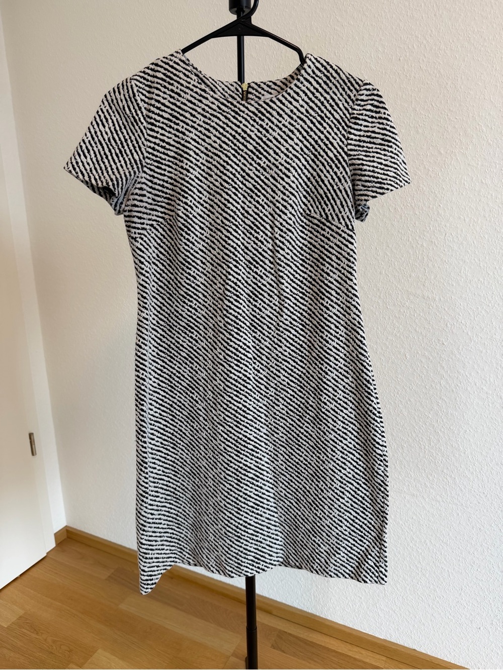 Calvin Klein Black & White Short Sleeve Patterned Shift Dress